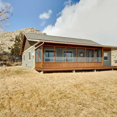 Beautiful Jefferson River Cabin With Mountain Views!